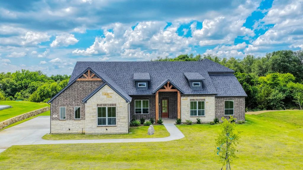 2001 Woodland Road, Weatherford