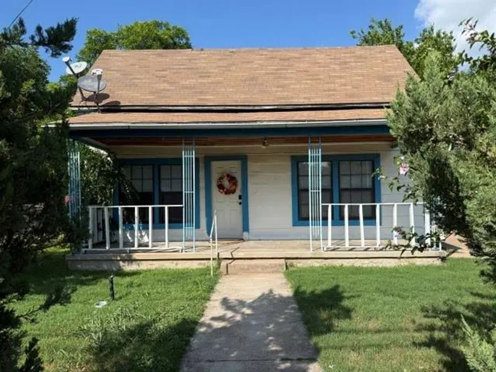 671 N. Race, Stephenville