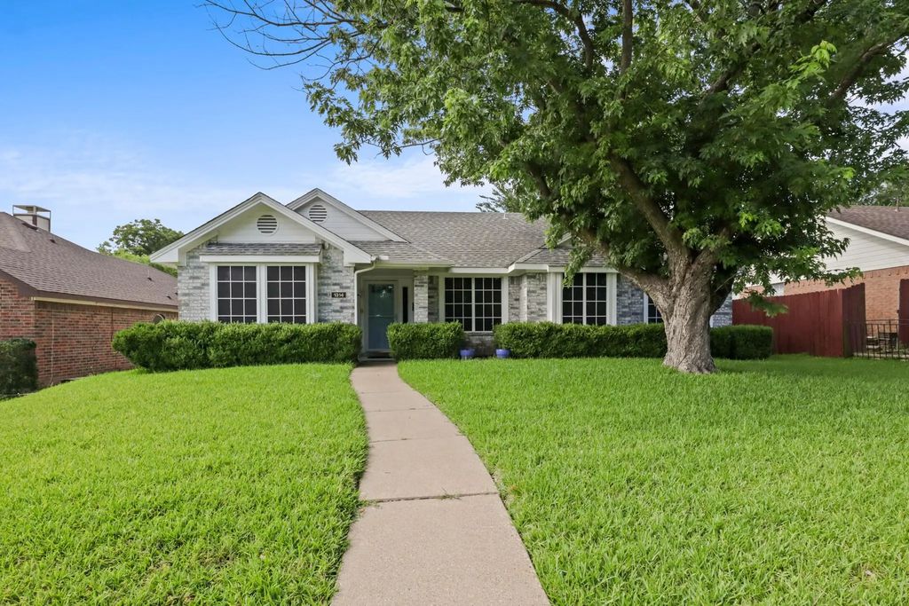 1314 Hall Lane, Seagoville