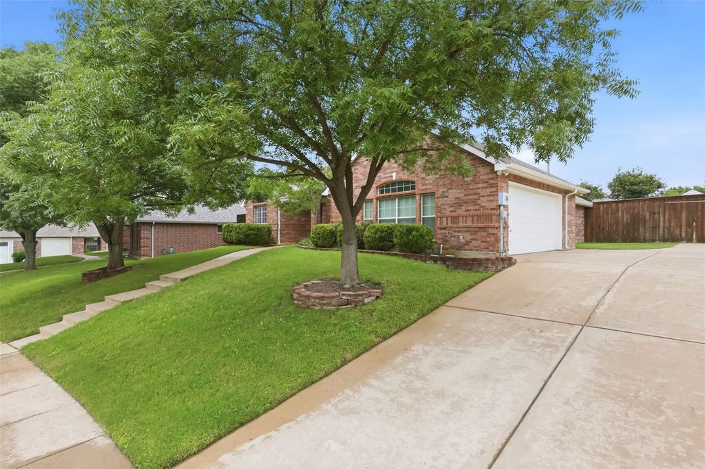 1313 Val Verde Court, Denton