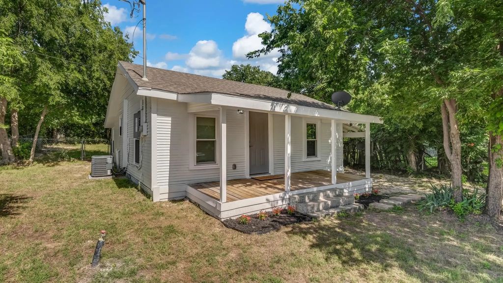 1220 N Rusk Street, Weatherford