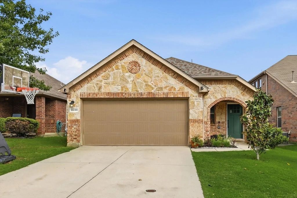 12249 Walden Wood Drive, Fort Worth