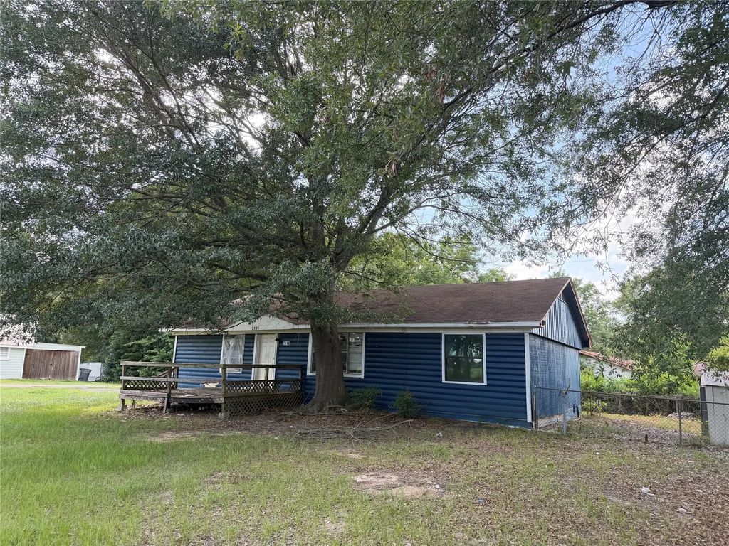 2118 County Road 4110, Pittsburg