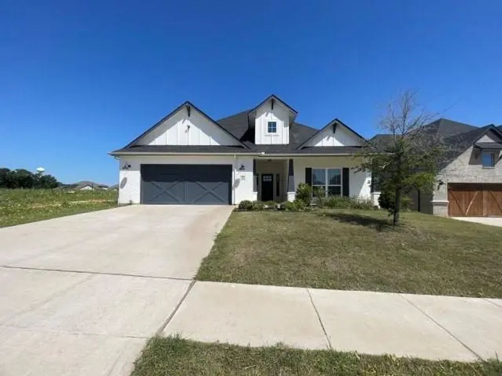 2664 Streamside Drive, Burleson
