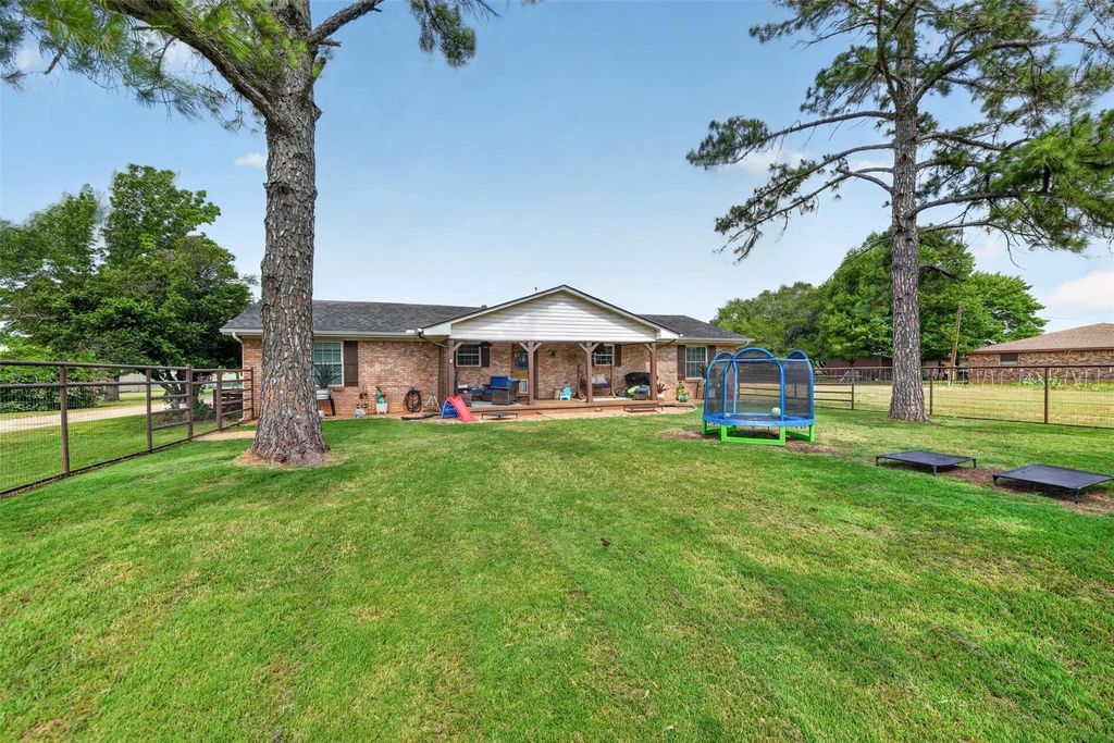 1102 Old Base Road, Aurora