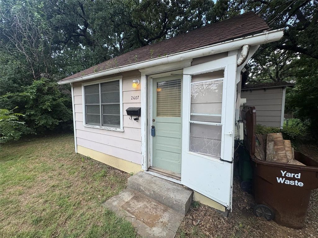 2607 N Locust Street, Denton