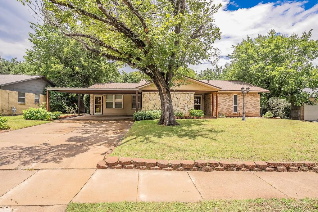 804 N Ector Drive, Euless
