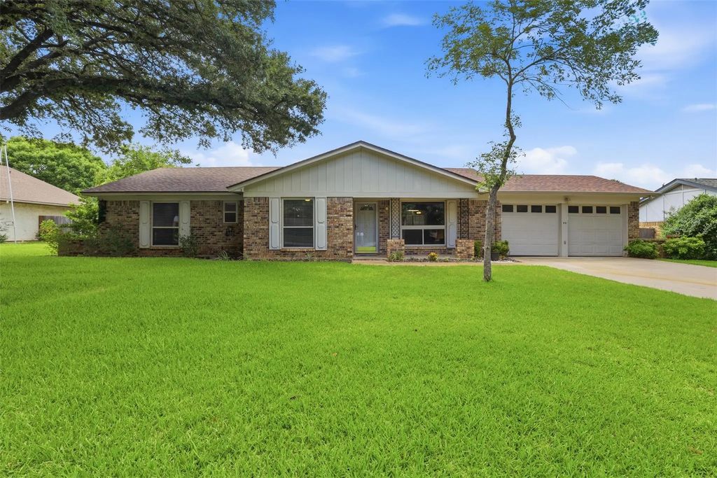1323 Hemphill Drive, Cleburne
