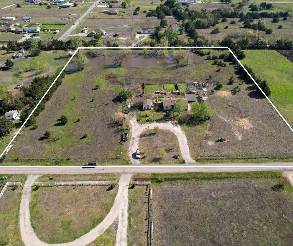 5631 Hillcrest Drive, Farmersville