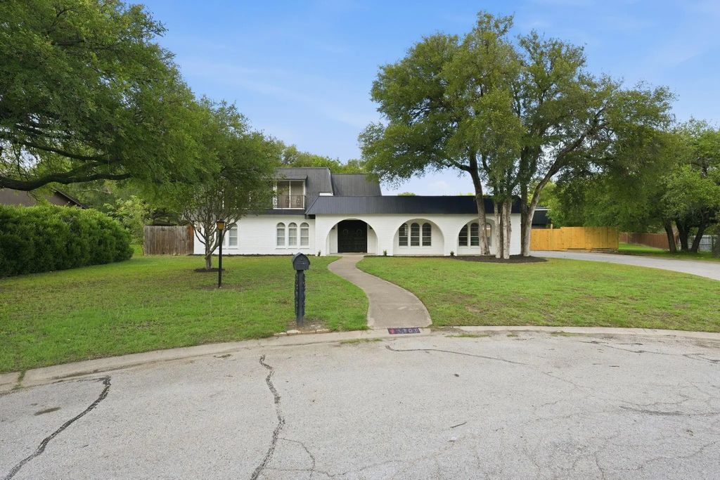 8700 Eagleview Court, Fort Worth