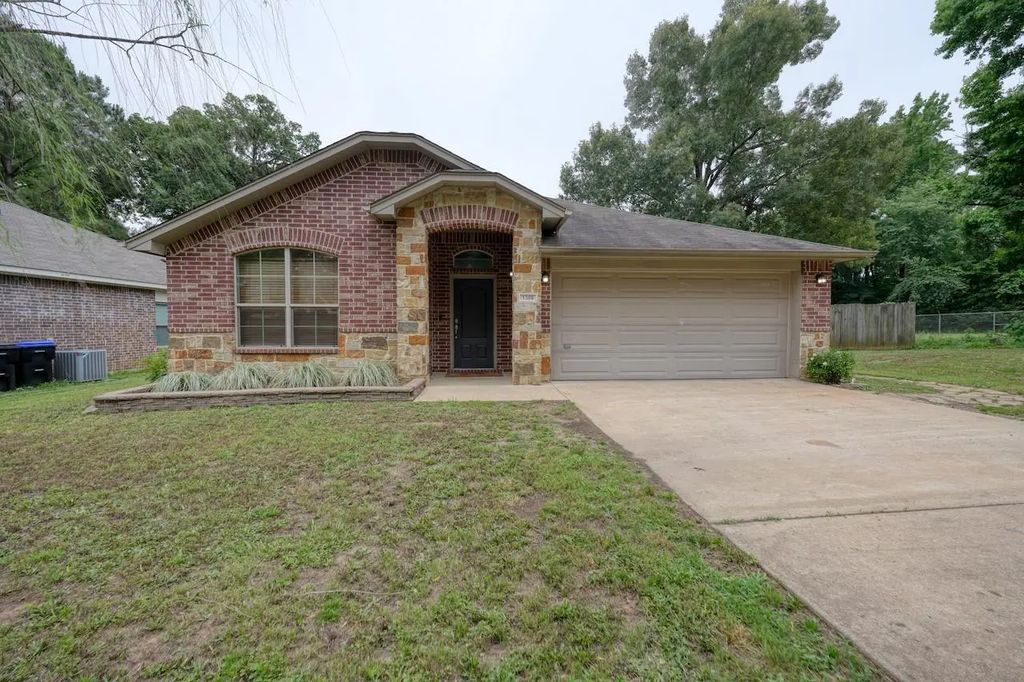 1306 Swinging Bridge Road, Longview