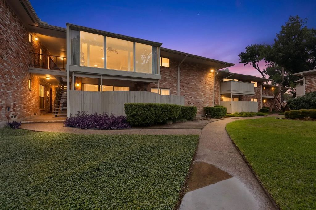 7812 Royal Lane 210, Dallas