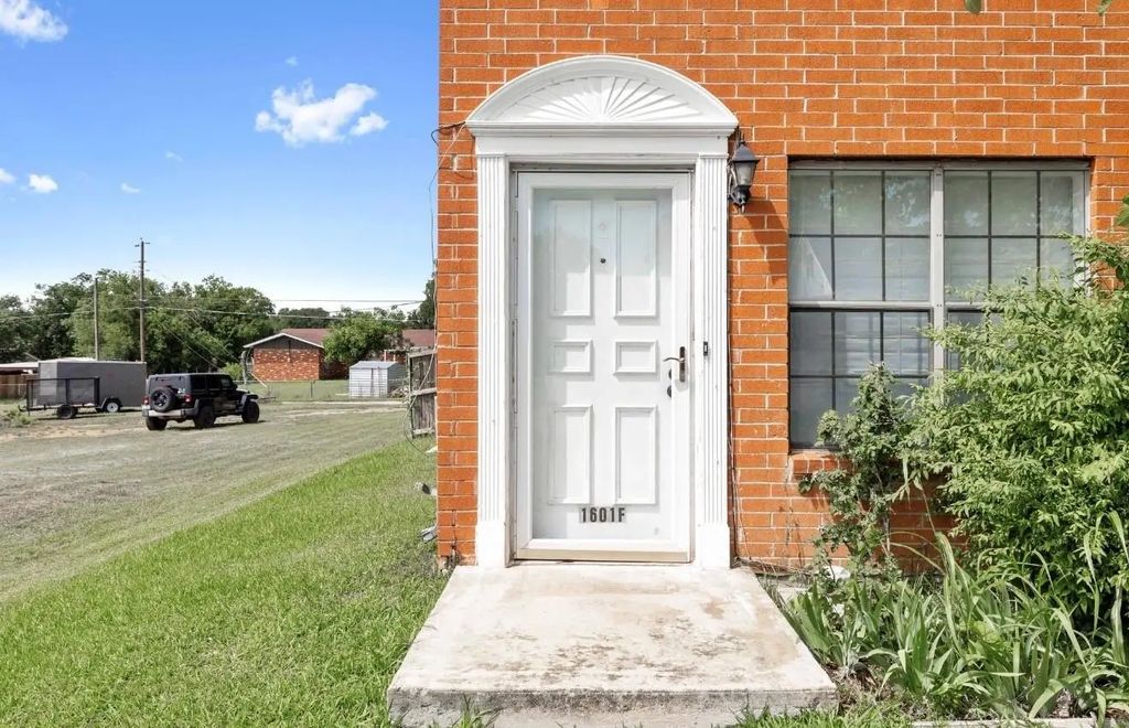 1601 14th Street F, Brownwood