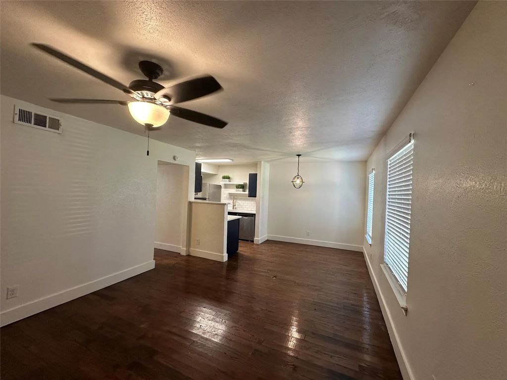 2211 S Vernon Avenue 108, Dallas