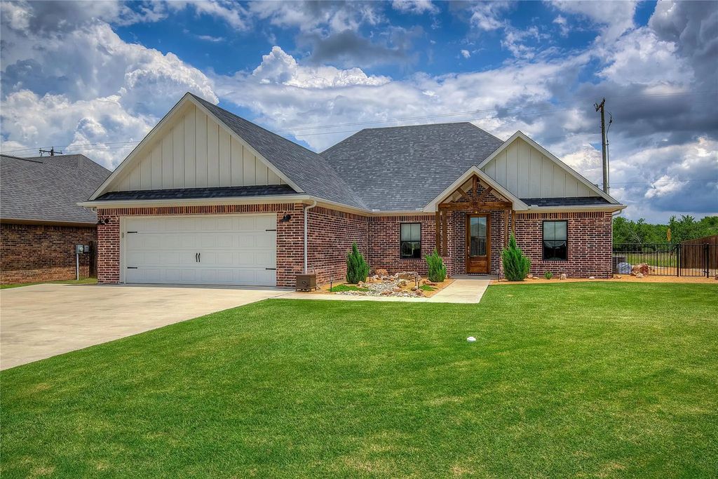 326 Koby Circle, Sulphur Springs