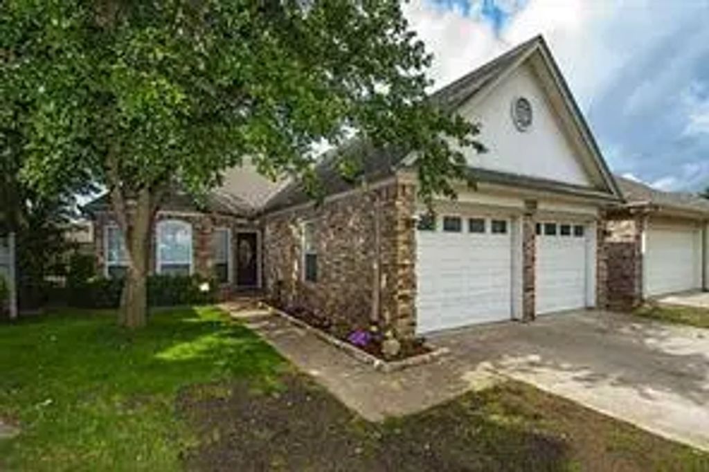 710 Harbour Town Drive, Lake Dallas