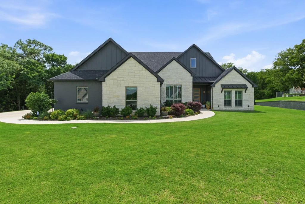 1054 Meadow Wood Terrace, Azle
