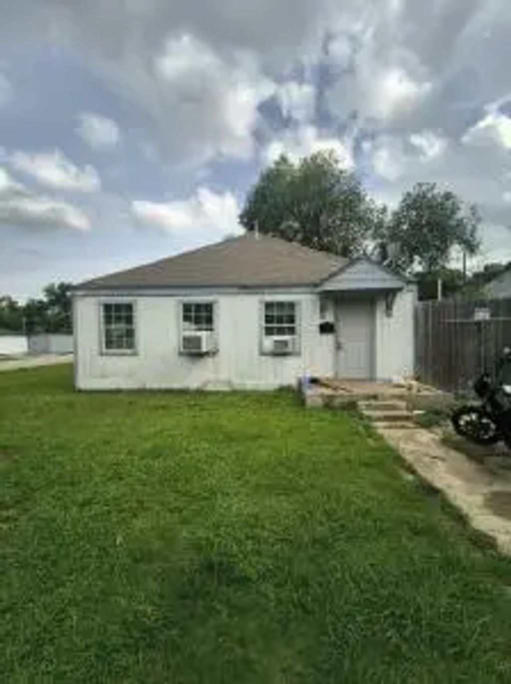 2001 Dallas Street, Grand Prairie