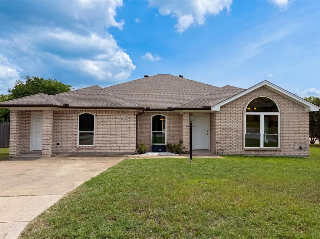4700 Maryannes Meadow Drive, Fort Worth