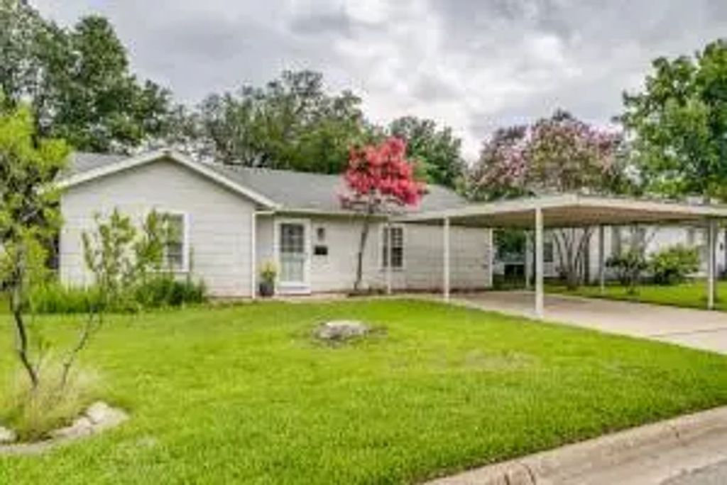 1748 Fagan Drive, Blue Mound