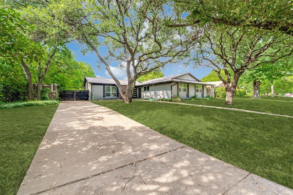3707 Ridgeoak Way, Farmers Branch