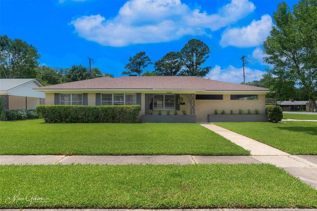 2002 Captain Shreve Drive, Shreveport