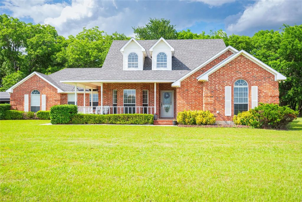 462 County Road 3335, Ladonia