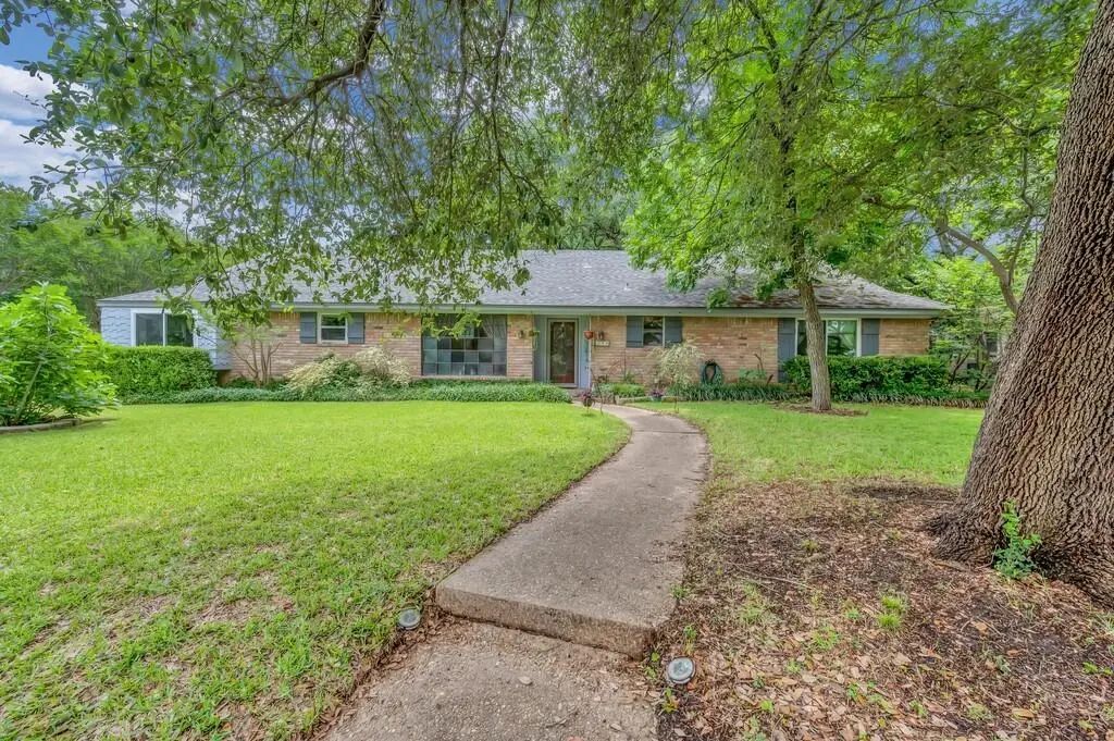 9033 Cherry Creek Place, Woodway