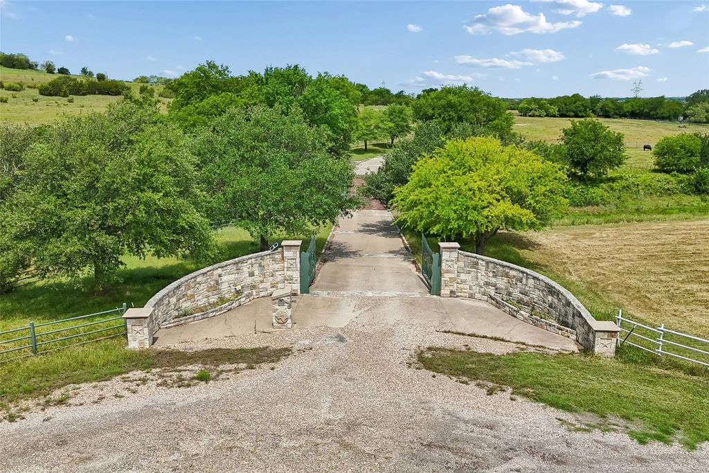 171 Treetop Drive, Fort Worth