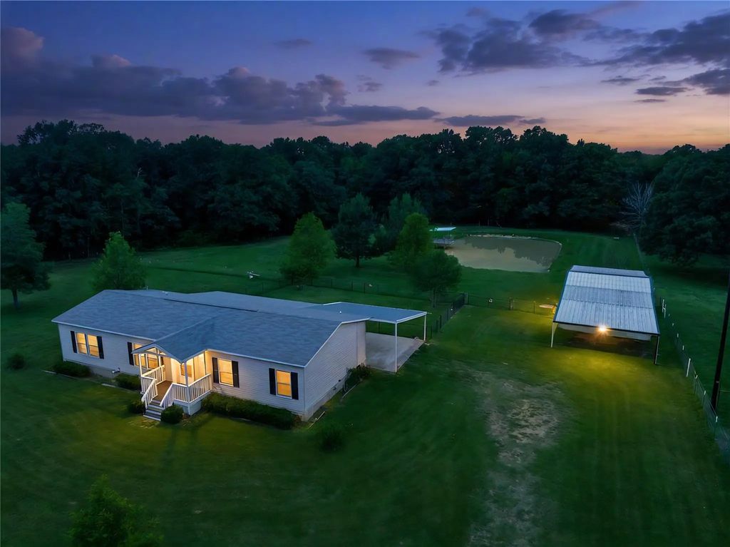 1714 County Road 35780 Road, Arthur City