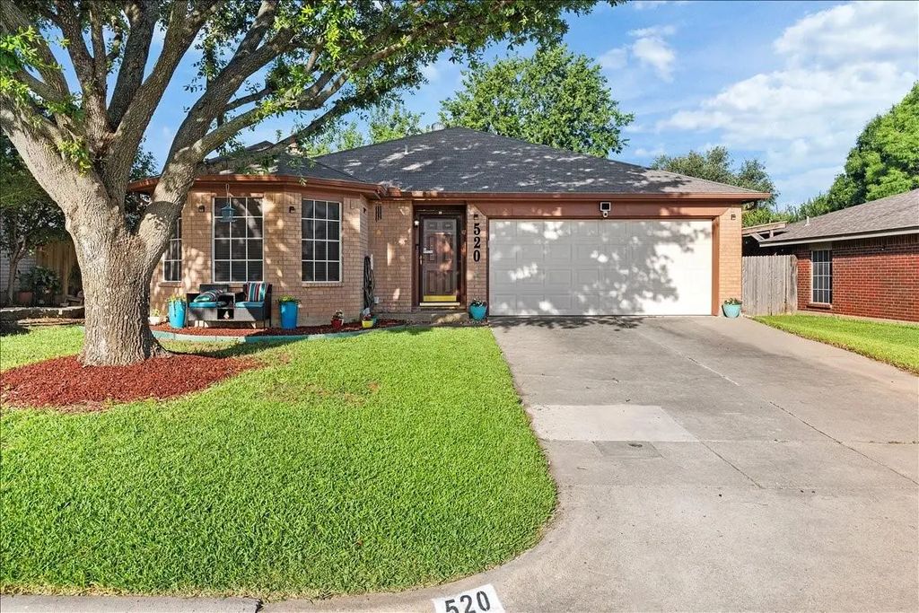 520 Hollyberry Drive, Mansfield