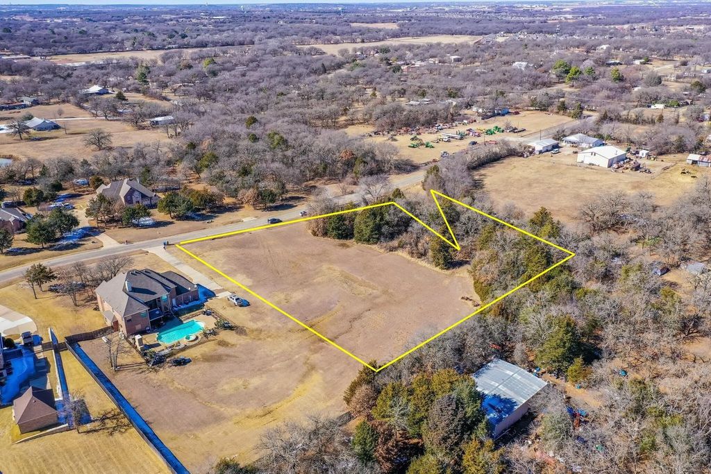 2413 Plantation Drive N, Burleson