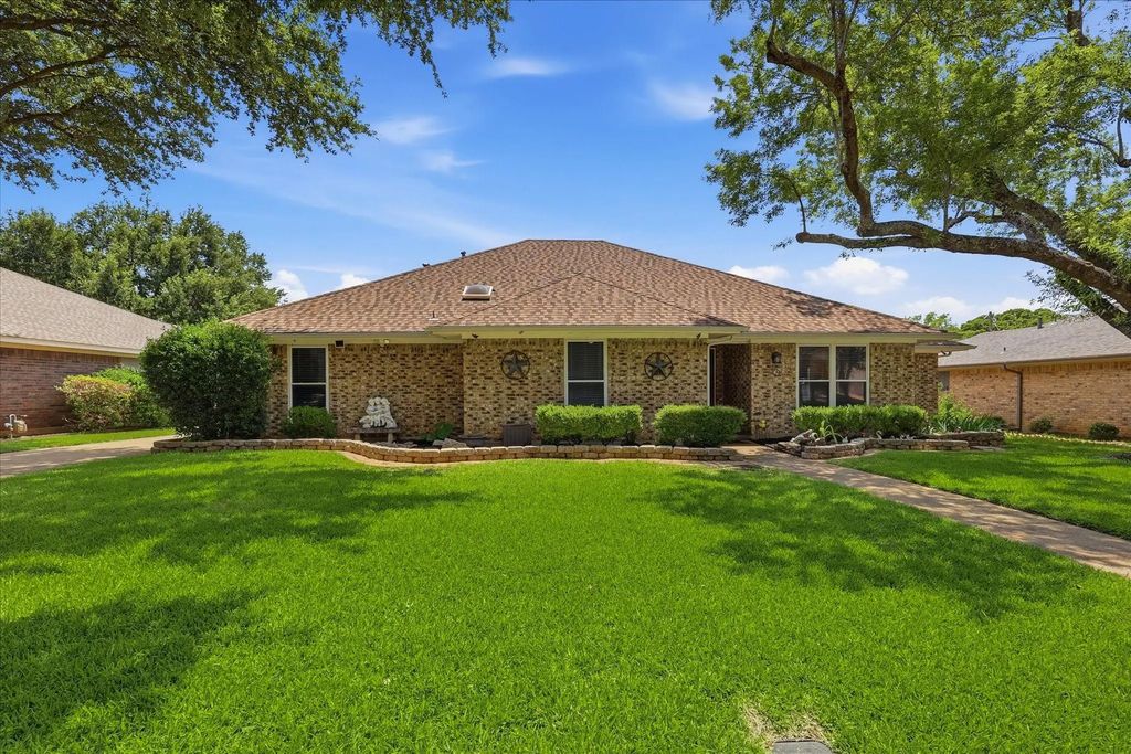 2008 Iron Horse Court, Arlington
