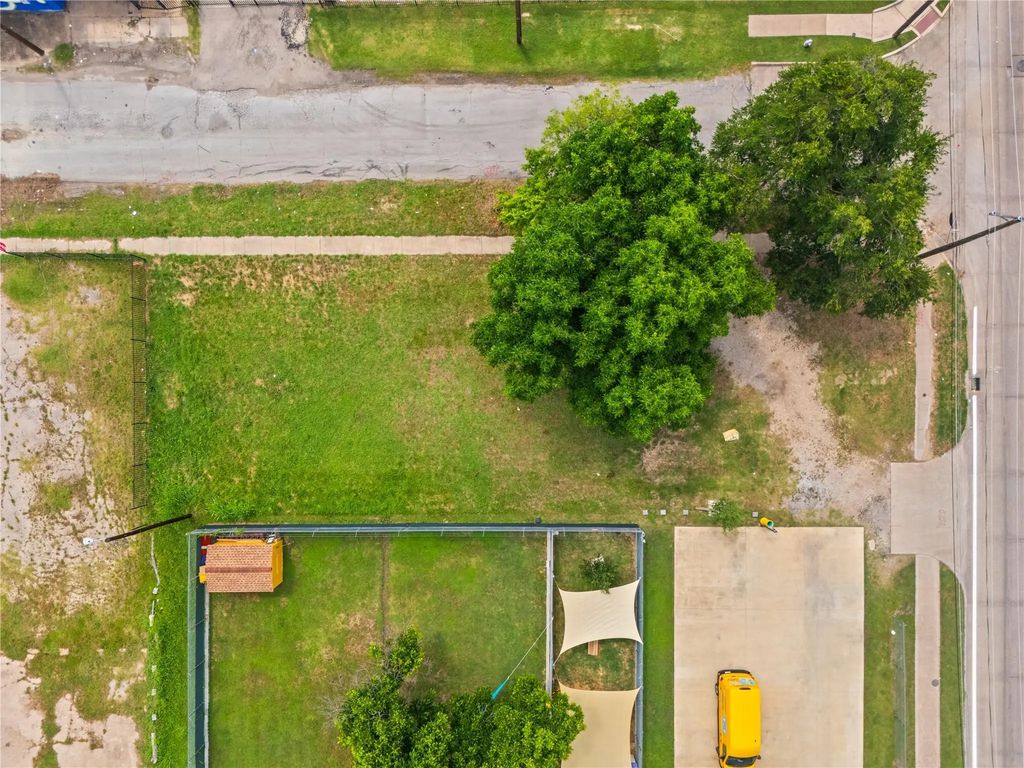 2020 Robert B Cullum Boulevard, Dallas