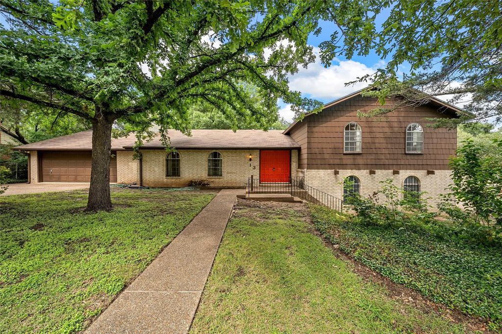 713 Wooded Crest, Woodway