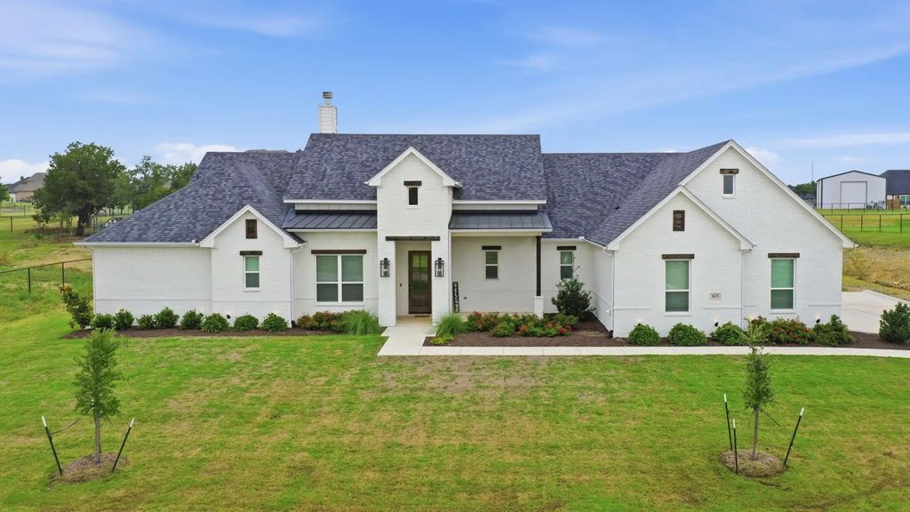 815 Wind River Pass, Azle