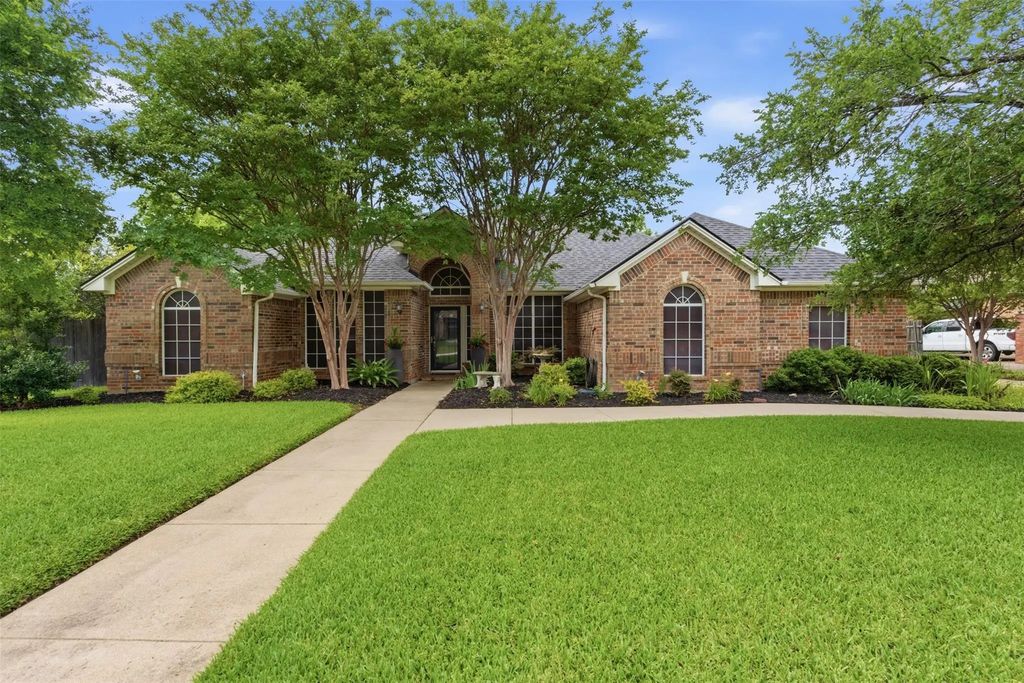 901 Dylan Court, Burleson