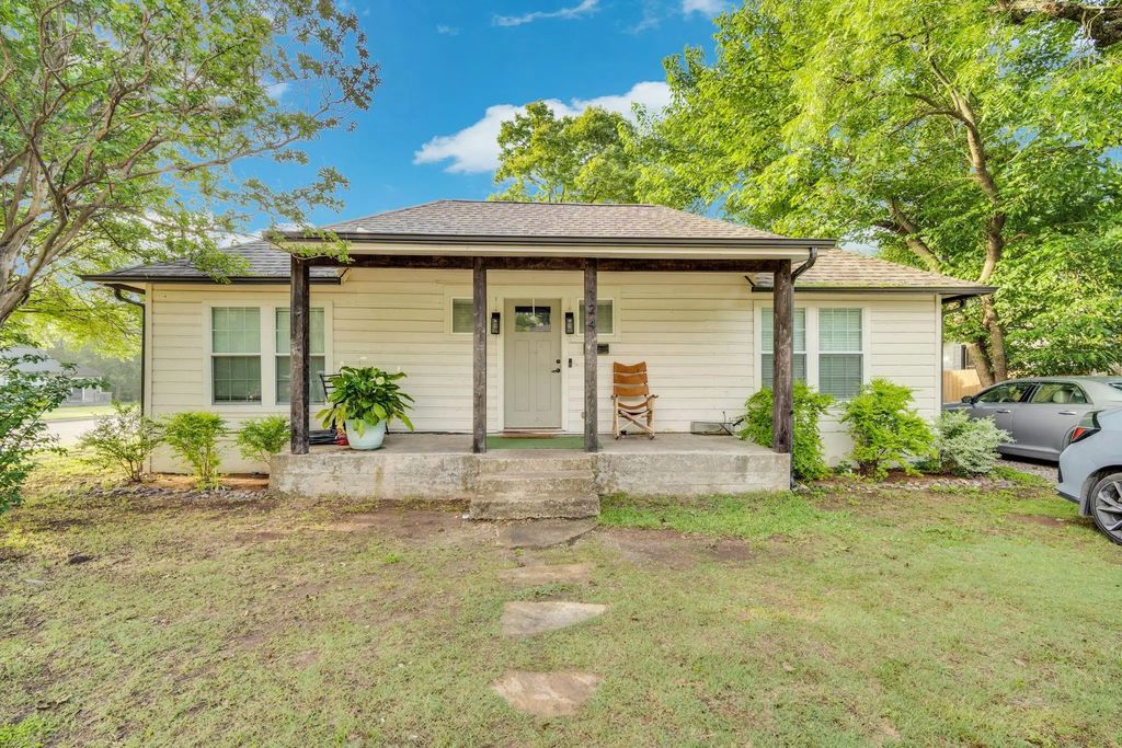 124 Coats Street, Waxahachie