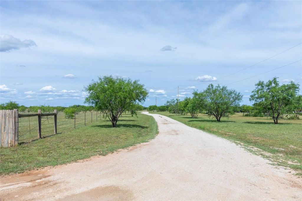 12202 County Road 361, Hawley