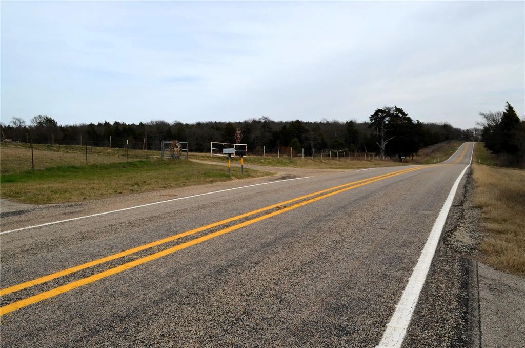 3843 Fm 1256, Eustace