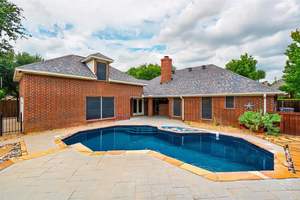 9108 High Oaks Drive, North Richland Hills