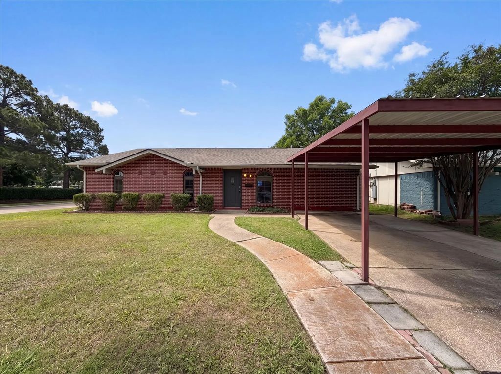 1102 Hillwood Drive, Lewisville