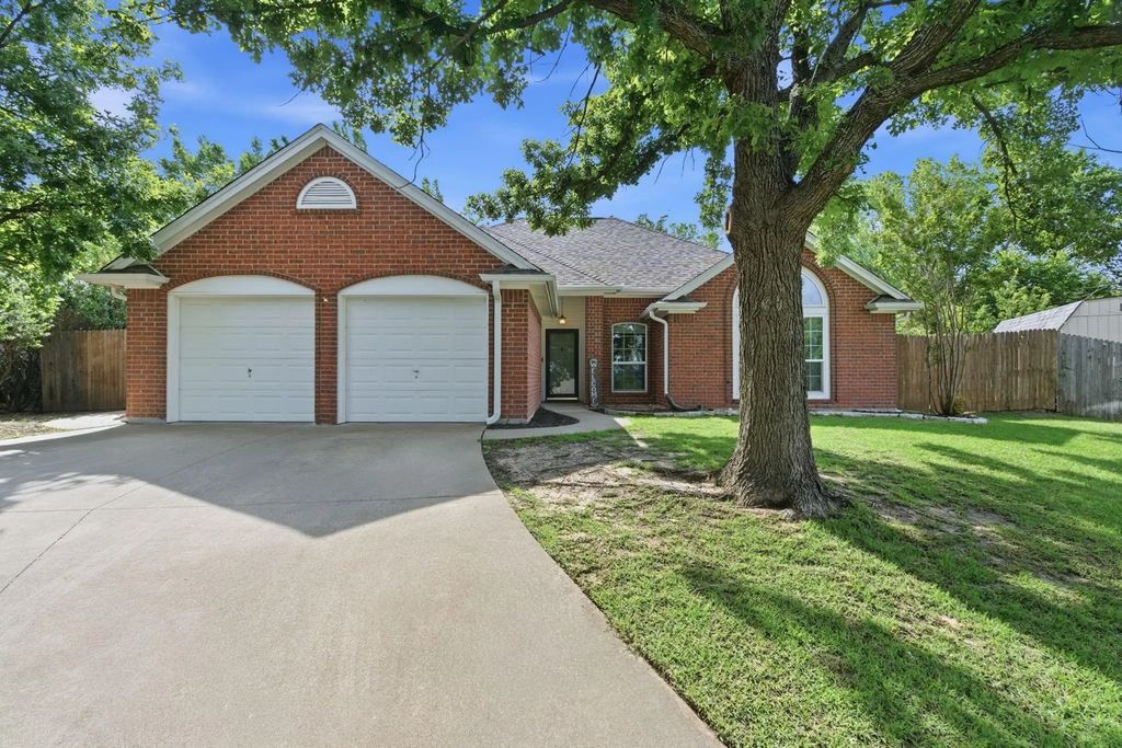 1451 Shadow Run, Weatherford