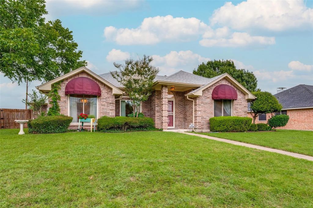305 Sondra Way, Red Oak