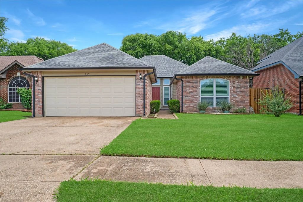 2301 Bennington Drive, Arlington