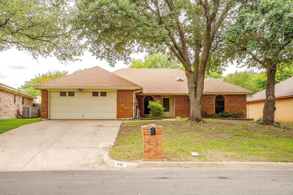 340 Grand Meadow Drive, Fort Worth