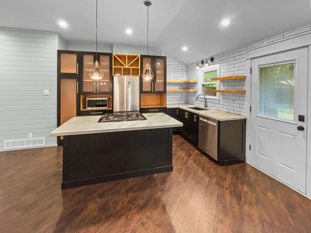 1108 E Russell Avenue, Carrollton