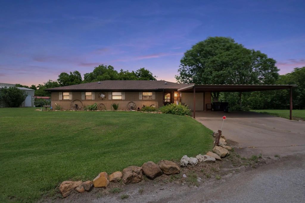1802 Long Creek Court, Granbury