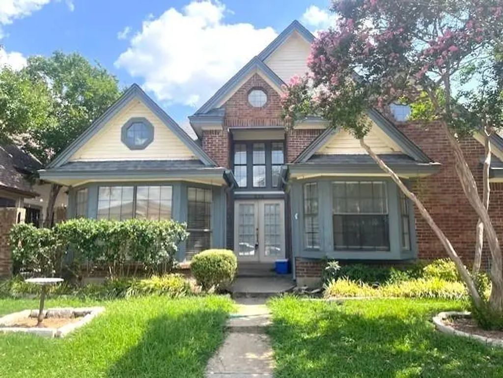 306 Cimarron Trail, Irving