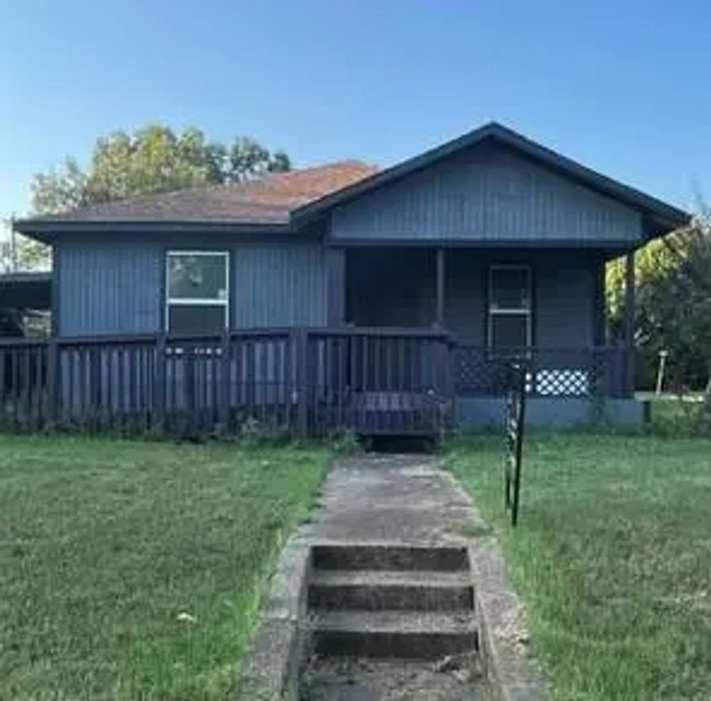 1038 E Maddox Avenue, Fort Worth